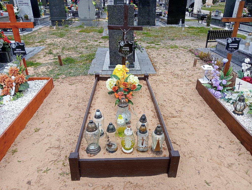 Grób Marek Trzonek